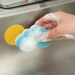 Cloud Grab 'N Scrub