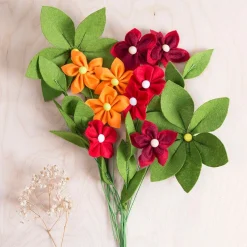 Crafter's DIY Felt Flower Bouquet